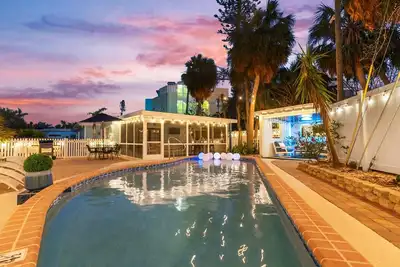 Image de Private Heated Pool, 100 Steps to Beach Access, 5-min walk to Siesta Key Village