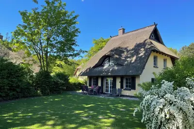 Image de Freistehendes Reetgedecktes Ferienhaus in Strandnähe