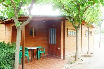 Image de Bungalow en bois à 100m de la plage avec piscine proche de Port Aventura à Mont-roig del Camp