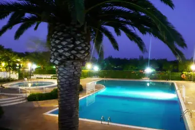Image de Bungalow en bois à 100m de la plage près de Cambrils et Miami Platja, avec piscine et animations