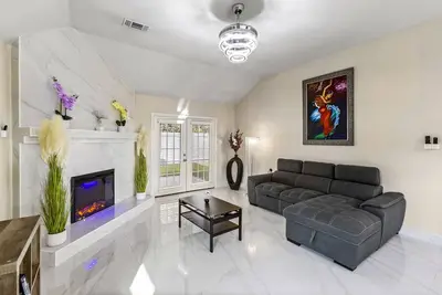 Image de Long Stay ready home w/garage, full kitchen and a hint of luxury