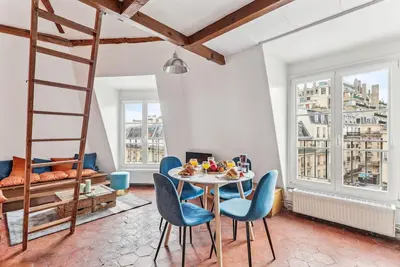 Image de Charmant Appartement de 2 Chambres avec Mezzanine au Quartier Latin