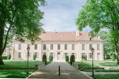 Image de A 10 km de Beaune - Le Château de Maizières