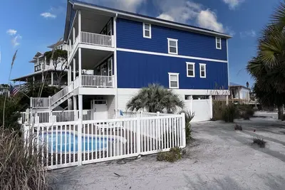 Image de North Cape, private pool/yard, pets welcome, gulf view, beach gear included!