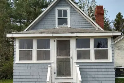 Image de Rustic, two-story, clapboard cottage, field view, Pet-friendly, Downeast Maine