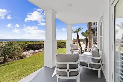 Image de Renovated Beachfront Condo in Gated Community with Beachside Community Pool