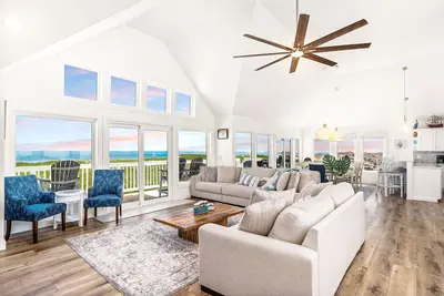 Image de Luxury Beachfront 6br w/ Pool + Hot Tubs + Game Rm