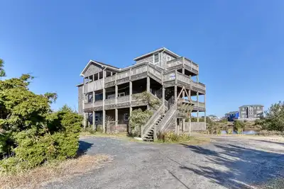Image de Pet-friendly Waterfront Outdoor Haven w/ Pool, Hot Tub, Paddleboat