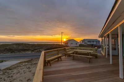 Image de Enjoy Ocean & Sunrise Views Just Steps from the Sand