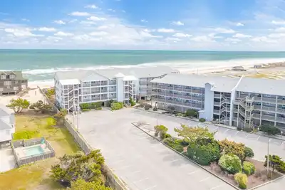 Image de Beautiful oceanfront condo with boardwalk to the beach!