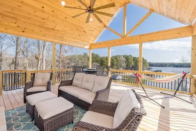 Image de The Perch at Lake Gaston | Spectacular Views & Location