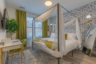 Image de Opulence in Olive with Free Parking+Ev Charge. 2 Bath & Sleeps 8. ✨20% Off 7days✨