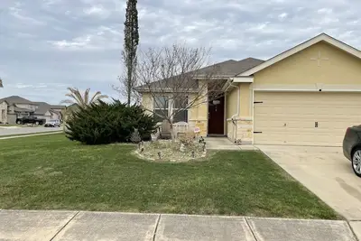 Image de Veteran Owned, Cozy 3-bedroom house located in charming Converse, Tx