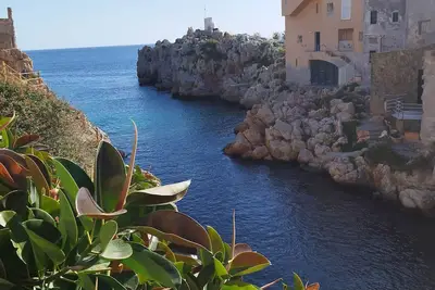 Image de Stunning apartment only 100 meters from the sea and spectacular gulf view.