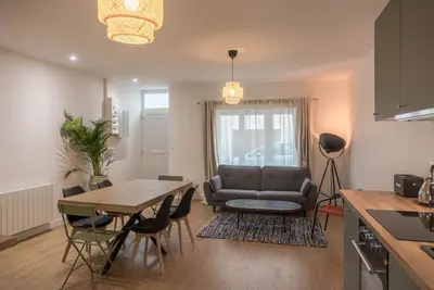 Image de Maison avec extérieur à 2 pas du centre : 3 Chambres - 3 Salles de bain - 6 pers
