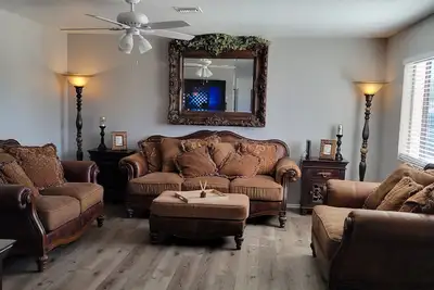 Image de Cozy 3-bed home Pet friendly near Beaches on the River and close to Shopping!