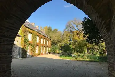 Image de Charming manor house among peaceful surroundings