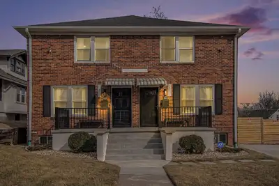 Group Stay: KingBeds l Arcade l FirePit l Yard I 5mins Cws, Chi Arena, Creighton
