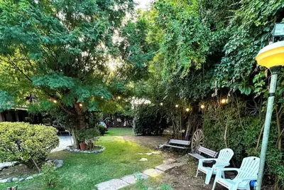 Image de Beautiful house, large park w\/pool and grill