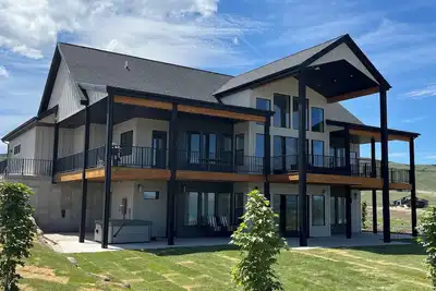 Image de New Build! Bear Lake Escape. Spacious 6-bedroom house w/ Private Beach Access!