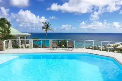 Image de V4. Vue féerique sur océan et saint Barth