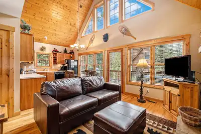 Image de Solitude Bighorn #9 - Mountain Cabin with Fireplace