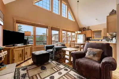 Image de Solitude Eagle #7 - Mountain Cabin with Fireplace