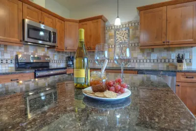 Image de Coyote Ridge - Gorgeous Mountain Views - Walk to Marys Lake - Ev #6106