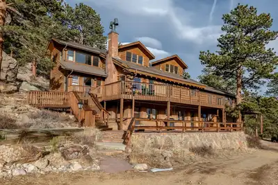Image de Bishop's Retreat - Historic Log Home - Panoramic Mountain Views - 20-Ncd0237