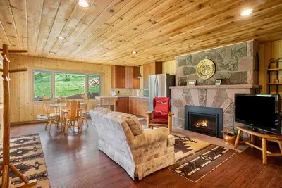 Image de Frontier Mountain Retreat – Cozy 1br Unit, Amazing Mountain Views – 23-Zone3535