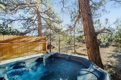 Image de O'Deer Cabin – Pet-Friendly, Walk to Downtown Estes, Private Hot Tub – Ev#3241