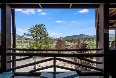 Image de Hallett Peak 101 - 2 Br Condo with Fireplace - Lake and Mountain Views