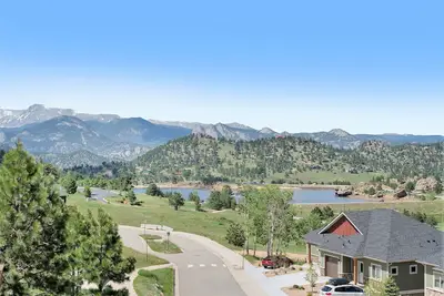 Image de Mount Chiquita 10a - 2 Br Condo with Private Hot Tub - Lake and Mountain Views
