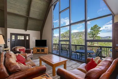 Image de Sky View Rockies Lodge – Spacious Mountain Home w/ Stunning Windows – 20-Ncd0283