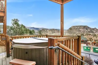 Image de MacGregor Mountain 27c – 1br Condo, Fireplace, Marys Lake & Mountain Views