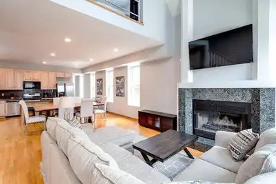 Image de Stunning 2 Floor Penthouse Downtown