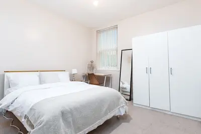Image de 5 bed House in Nottingham, Ng7, Free Parking, Free Wi-Fi, 10 minutes to Centre