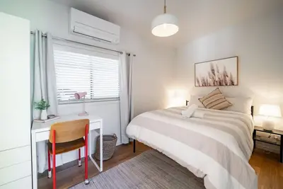 Image de Cozy 1-Bed, 1-Bath in Clayfield, Near Brisbane Cbd