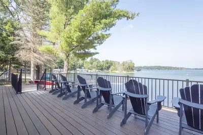 Image de Four Season Lake House with Incredible Views and Lake Frontage // Sleeps 24