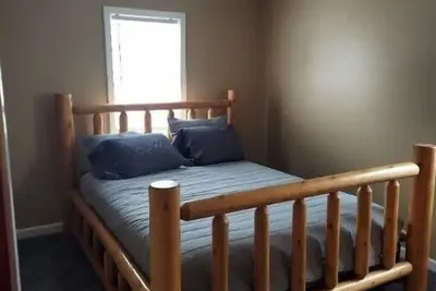 Image de House is located right across from trail system. With miles and miles to ride