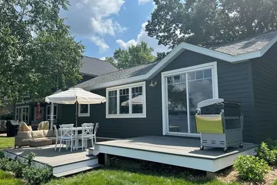 Image de Fox Cottage, beautifully renovated George Lake cottage, miles from Spicer