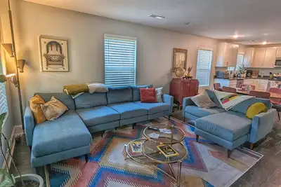 Image de Newly Renovated, Charming Home Near Downtown!