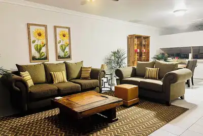 Image de Spacious Cable Beach unit 2 with pool