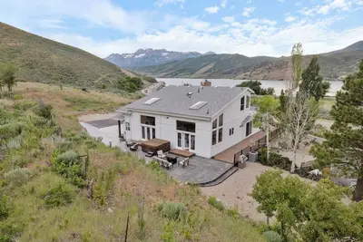 Image de Newly listed - Mountain Escape: Mt Timp & Lake Views, Sauna, Hot Tub 5br/4ba