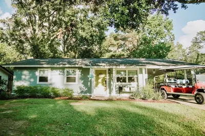 Image de Coastal Charm - close to the beach & downtown Ocean Springs! With golf cart! ! !