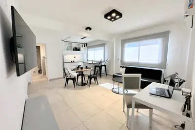 Image de Newly refurbished, bright & cozy 1-bedroom apt in charming Bhk with WiFi, Ac
