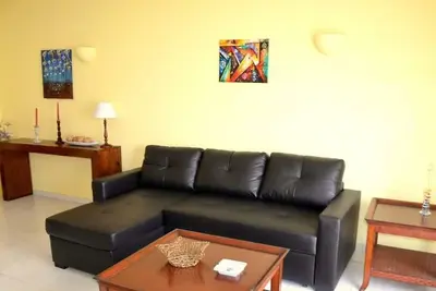 Image de Comfortable 2 Bedroom Apartment, 10 minute walk to town and 5 min drive to Beach