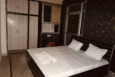 Image de Cozy 2-bedroom apartment in tranquil Lucknow with WiFi, Ac