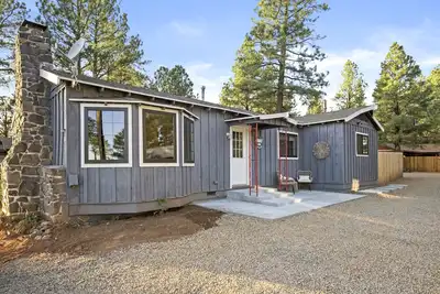 Image de Clever Cabins - 2 Adjacent Homes w/Fully Fenced Yards, Ac, W/D, Smart TVs, WiFi