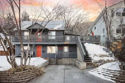 Image de Cozy 3-bedroom Trapper Cabin in central Glenwood with Ac WiFi and yard. Sleeps 6
